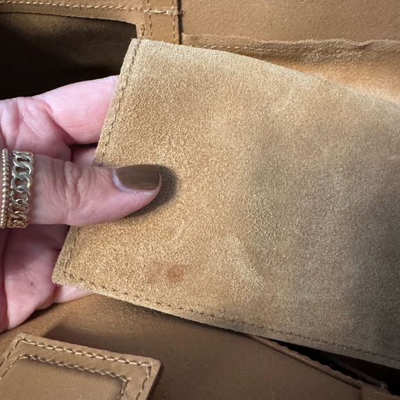 Madewell Medium Essentials Leather East/West Tote in Carved Wood - Picture 6 of 6